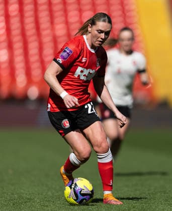 Charlton Athletic Women v Liverpool Women Adobe Womens FA Cup Amalie Thestrup of Charlton Athletic Women in possession during the Adobe Womens FA Cup Quarter-final match at The Valley, London 05 04 2026 UK Newspapers OUT Copyright: xBenxPetersx FIL-23223-0110