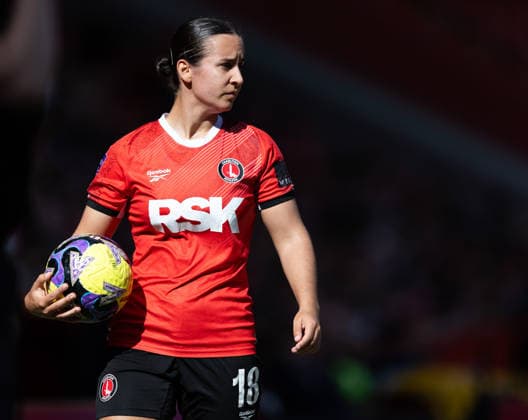 Charlton Athletic Women v Liverpool Women Adobe Womens FA Cup Gloria Siber of Charlton Athletic Women prepares to take a throw in during the Adobe Womens FA Cup Quarter-final match at The Valley, London 05 04 2026 UK Newspapers OUT Copyright: xBenxPetersx FIL-23223-0113
