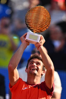 Tiriac Open final, Navove v Merida Mariano Navone of Argentina shows the trophy after after winning the game against Daniel Merida of Spain during the Tiriac Open finals, in Bucharest, April 05, 2026. Alex Nicodim Imago Images Copyright: xAlexxNicodimx
