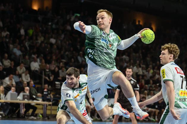 05 04 2026, xlakx, Handball Daikin HBL, Fuechse Berlin SC DHfK Leipzig v l Mathias Gidsel Fuechse Berlin goes for the jump shot Berlin Daniel Lakomski