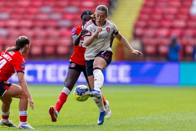 Football - FA Women™s FA Cup - Quarter-Final - Charlton Athletic FC Women v Liverpool FC Women LONDON, ENGLAND - Sunday, April 5, 2026: Liverpool s Cornelia Kapocs is challenged by Charlton Athletic s Karin Muya (L) during the FA Women™s FA Cup Quarter-Final match between Charlton Athletic FC Women and Liverpool FC Women at The Valley. (Photo by David Rawcliffe Propaganda) LONDON The Valley GREATER LONDON ENGLAND  Copyright: xPropagandaxPhotoxAgencyx P2026-04-05-Charlton_W_Liverpool_W-108