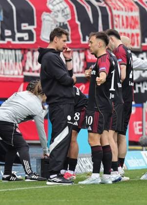 05 04 2026 Soccer Season 2025 2026 2 Soccer Bundesliga 28 Matchday Eintracht Braunschweig BTSV EBS 1 FC Nürnberg FCN Club Sportfoto Zink DaMa xdaxmax DFL regulations prohibit any use of photographs as image sequences and or quasi video only for editorial use Miroslav Miro Klose Trainer 1 FC Nürnberg FCN gives instructions to Julian Justvan 10, 1 FC Nürnberg FCN