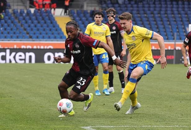 05 04 2026 Soccer Season 2025 2026 2 Soccer Bundesliga 28 Matchday Eintracht Braunschweig BTSV EBS 1 FC Nürnberg FCN Club Sportfoto Zink DaMa xdaxmax DFL regulations prohibit any use of photographs as image sequences and or quasi video only for editorial use Mohamed Ali Zoma 23, 1 FC Nürnberg FCN Florian Flick 6, Eintracht Braunschweig BTSV EBS