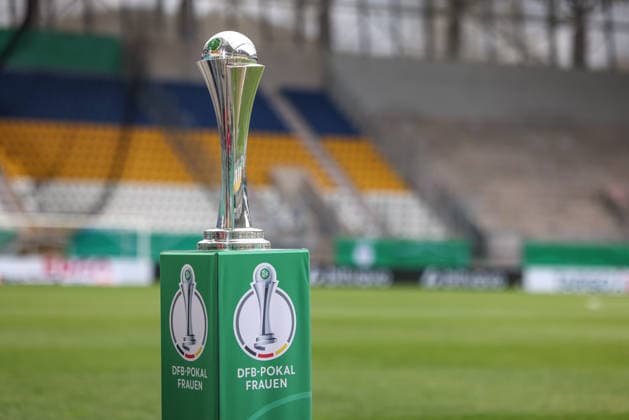 GER, Jena, Carl Zeiss Jena vs Vfl Wolfsburg, DFB Pokal Women, Football, DFB, Season 2025 2026, ad hoc Arena im Ernst Abbe Sportfeld, Semifinal im Bild v l DFB DFL REGULATIONS PROHIBIT ANY USE OF PHOTOGRAPHS AS IMAGE SEQUENCES AND OR QUASI VIDEO, 05 04 2025 Copyright: HMBxMedia HendrikxHamelau