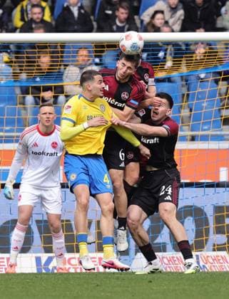 05 04 2026 Soccer Season 2025 2026 2 Soccer Bundesliga 28 Matchday Eintracht Braunschweig BTSV EBS 1 FC Nürnberg FCN Club Sportfoto Zink DaMa xdaxmax DFL regulations prohibit any use of photographs as image sequences and or quasi video only for editorial use Andi Hoti 4, Eintracht Braunschweig BTSV EBS in header duel with Adam Markhiev 6, 1 FC Nürnberg FCN Berkay Yilmaz 21, 1 FC Nürnberg FCN
