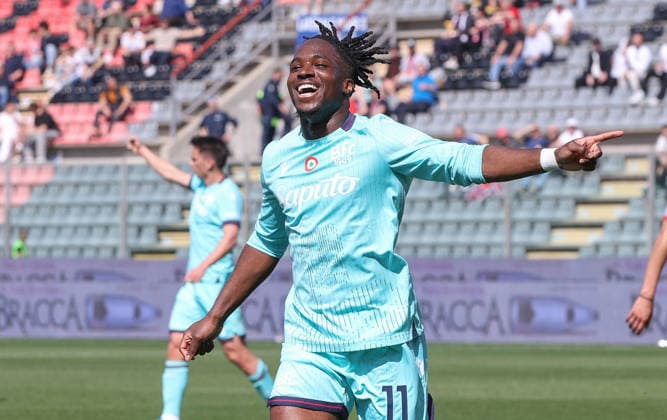 Bologna™s Jonathan Rowe jubilates after scoring the goal 0-2 during the Serie A soccer match between Cremonese and Bologna at the Giovanni Zini Stadium in Cremona Italy - Sunday, 5 April 2026. - Soccer .  Copyright: xAlbertoxMariani LaPressex
