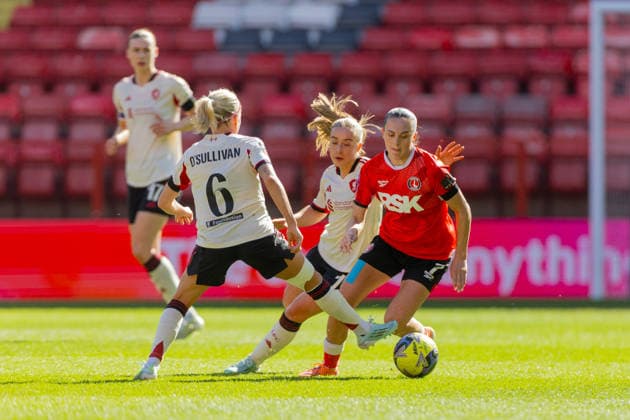 Football - FA Women™s FA Cup - Quarter-Final - Charlton Athletic FC Women v Liverpool FC Women LONDON, ENGLAND - Sunday, April 5, 2026: Liverpool s Denise O Sullivan challenges Charlton Athletic s Katie Bradley (R) during the FA Women™s FA Cup Quarter-Final match between Charlton Athletic FC Women and Liverpool FC Women at The Valley. (Photo by David Rawcliffe Propaganda) LONDON The Valley GREATER LONDON ENGLAND  Copyright: xPropagandaxPhotoxAgencyx P2026-04-05-Charlton_W_Liverpool_W-117
