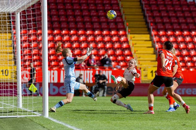 Football - FA Women™s FA Cup - Quarter-Final - Charlton Athletic FC Women v Liverpool FC Women LONDON, ENGLAND - Sunday, April 5, 2026: Liverpool s Denise O Sullivan sees her shot go over the bar during the FA Women™s FA Cup Quarter-Final match between Charlton Athletic FC Women and Liverpool FC Women at The Valley. (Photo by David Rawcliffe Propaganda) LONDON The Valley GREATER LONDON ENGLAND  Copyright: xPropagandaxPhotoxAgencyx P2026-04-05-Charlton_W_Liverpool_W-119
