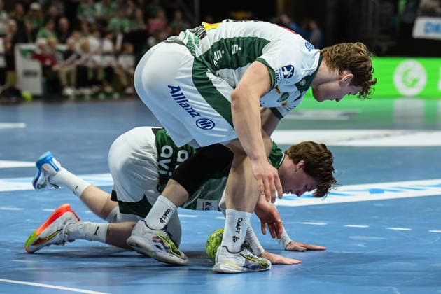 05 04 2026, xlakx, Handball Daikin HBL, Fuechse Berlin SC DHfK Leipzig v l Nils Lichtlein Fuechse Berlin , Blaer Hinriksson SC DHfK Leipzig duel, duel, fight, tackle Berlin Daniel Lakomski