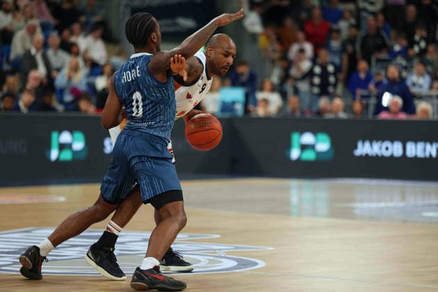 v li in duel, DJ Horne MLP Academics Heidelberg, 0 ,DeAndre Lansdowne Rostock Seawolves, 9 GER, MLP Academics Heidelberg vs Rostock Seawolves, Basketball, easycredit Basketball Bundesliga, 28 Matchday, Season, 2025 2026, 05 04 2026 GER, MLP Academics Heidelberg vs Rostock Seawolves, Basketball, easycredit Basketball Bundesliga, 28 Matchday, Season, 2025 2026, 205 04 2026 Heidelberg Copyright: xEibner-Pressefoto JoergxHirschx EP_JHH
