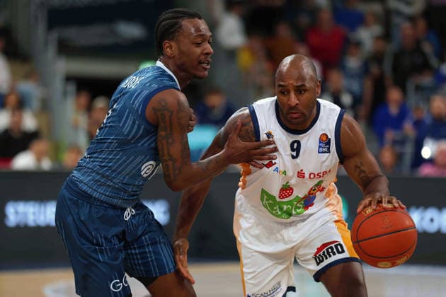 v li in duel, DJ Horne MLP Academics Heidelberg, 0 ,DeAndre Lansdowne Rostock Seawolves, 9 GER, MLP Academics Heidelberg vs Rostock Seawolves, Basketball, easycredit Basketball Bundesliga, 28 Matchday, Season, 2025 2026, 05 04 2026 GER, MLP Academics Heidelberg vs Rostock Seawolves, Basketball, easycredit Basketball Bundesliga, 28 Matchday, Season, 2025 2026, 205 04 2026 Heidelberg Copyright: xEibner-Pressefoto JoergxHirschx EP_JHH