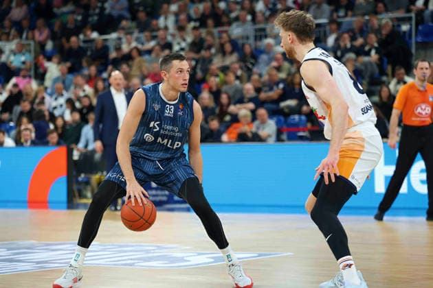 v li Ryan Mikelsell MLP Academics Heidelberg, 33 , Andy Van Vliet Rostock Seawolves, 81 GER, MLP Academics Heidelberg vs Rostock Seawolves, Basketball, easycredit Basketball Bundesliga, 28 Matchday, Season, 2025 2026, 05 04 2026 GER, MLP Academics Heidelberg vs Rostock Seawolves, Basketball, easycredit Basketball Bundesliga, 28 Matchday, Season, 2025 2026, 205 04 2026 Heidelberg Copyright: xEibner-Pressefoto JoergxHirschx EP_JHH