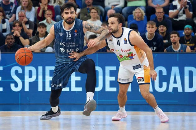 from left in duel, Marcel Keßen MLP Academics Heidelberg, 15 , Elias Baggette Rostock Seawolves, 4 GER, MLP Academics Heidelberg vs Rostock Seawolves, Basketball, easycredit Basketball Bundesliga, 28 Matchday, Season, 2025 2026, 05 04 2026 GER, MLP Academics Heidelberg vs Rostock Seawolves, Basketball, easycredit Basketball Bundesliga, 28 Matchday, Season, 2025 2026, 205 04 2026 Heidelberg Copyright: xEibner-Pressefoto JoergxHirschx EP_JHH