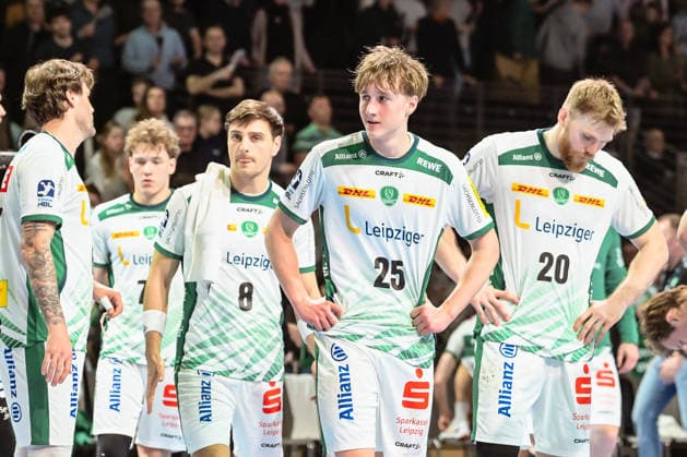 05 04 2026, xlakx, Handball Daikin HBL, Fuechse Berlin SC DHfK Leipzig f l Lucas Krzikalla SC DHfK Leipzig , Casper Gauer SC DHfK Leipzig , William Bogojevic SC DHfK Leipzig disappointed, looks disappointed, disappointed Berlin Daniel Lakomski