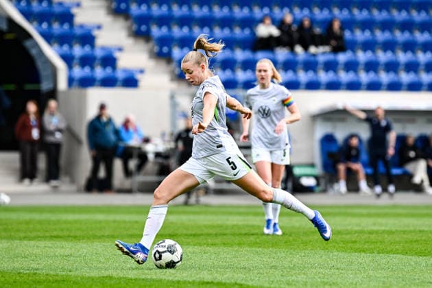 Soccer I Women I Season 2025 2026 I DFB Cup I FC Carl Zeiss Jena VfL Wolfsburg I 05 04 2026 Ella Peddemors 5, VfL Wolfsburg takes a shot on goal, close-up, portrait, portrait, single photo, single image, body Jena Ernst Abbe Sportfeld, ad hoc Arena Thuringia Germany Copyright: xLobeca InesxHähnelx