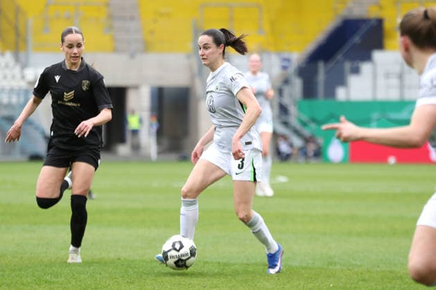 DFB Pokal Frauen FC Carl Zeiss Jena VfL Wolfsburg 05 04 26 Caitlin Dijkstra 3, VfL Wolfsburg Fußball, DFB Pokal Frauen, Halbfinale FC Carl Zeiss Jena vs VfL Wolfsburg am 05 04 26 im Ernst Abbe Sportfeld ad hoc arena, Jena DFL REGULATIONS PROHIBIT ANY USE OF PHOTOGRAPHS AS IMAGE SEQUENCES AND OR QUASI VIDEO Copyright: xBEAUTIFULxSPORTS JanxKaeferx