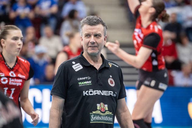 Alexander Waibl Coach Dresdner SC GER, Allianz MTV Stuttgart Dresdner SC, Volleyball Bundesliga, VBL, 2025 2026 season, playoffs semi-final, match 1, 05 04 2026 GER, Allianz MTV Stuttgart Dresdner SC, Volleyball Bundesliga, VBL, 2025 2026 season, playoffs semi-final, match 1, 05 04 2026 Stuttgart Copyright: xSandyxDinkelackerx EP_SDR