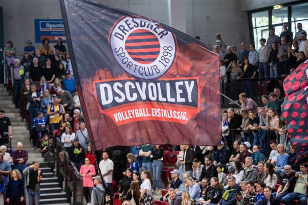 Fan Flag Dresdner SC GER, Allianz MTV Stuttgart Dresdner SC, Volleyball Bundesliga, VBL, Season 2025 2026, Playoffs Semifinal, Game 1, 05 04 2026 GER, Allianz MTV Stuttgart Dresdner SC, Volleyball Bundesliga, VBL, Season 2025 2026, Playoffs Semifinal, Game 1, 05 04 2026 Stuttgart Copyright: xSandyxDinkelackerx EP_SDR
