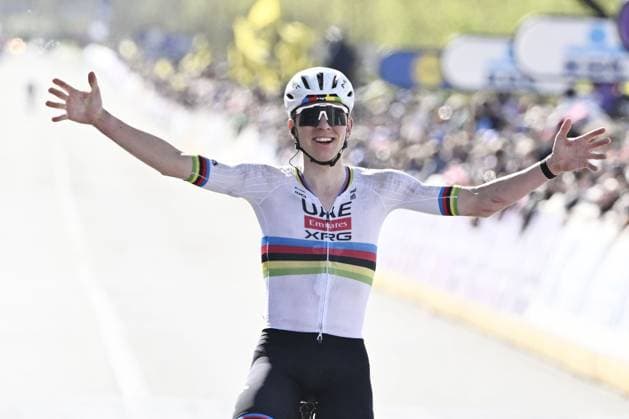 Sport Bilder des Tages Slovenian Tadej Pogacar of UAE Team Emirates celebrates as he crosses the finish line to win the men s race of the Ronde van Vlaanderen Tour des Flandres Tour of Flanders UCI WorldTour one day cycling race, 278 km from Antwerp to Oudenaarde, Sunday 05 April 2026. ERICxLALMAND  x169878686x