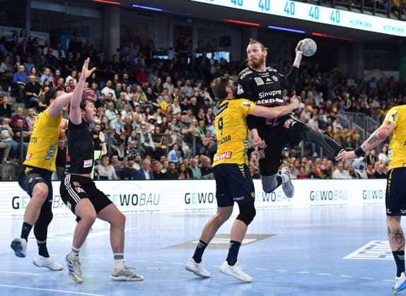 05 04 2026 Handball 1 Bundesliga DAIKIN HBL Season 2025 2026 27 Matchday HC Erlangen Metropolregion Nuremberg HCE Rhein Neckar Löwen OGo xogox Steven Plucnar Jacobsen 9, Rhein Neckar Löwen Antonio Metzner 27, HC Erlangen HCE