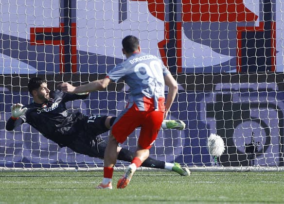 Cremonese Federico Bonazzoli celebrates after scoring goal 1-2 during the Serie A soccer match between Cremonese and Bologna at the Giovanni Zini in Cremona, north west Italy - Domenica , 5 Aprile 2026. - Soccer .  Copyright: xAlbertoxMariani LaPressex