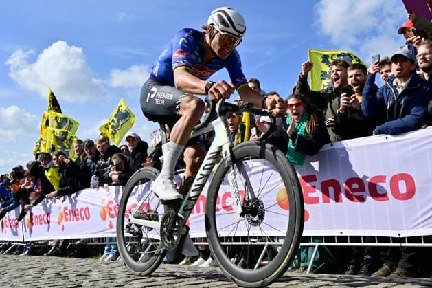 Ronde van Vlaanderen 2026 Cycling Race OUDENAARDE, BELGIUM - APRIL 05 : Van Der Poel Mathieu (NED) of Alpecin - Premier Tech on the Paterberg climb during the 110th edition of Ronde van Vlaanderen an UCI World Tour 1.UWT one day cycling road race for Men Elite of 271 km with start in Antwerpen and finish in Oudenaarde on April 5, 2026 in Oudenaarde, Belgium, 05 04 2026 ( Motordriver Guy De Vuyst - Oudenaarde Belgium  Copyright: xJanxDexMeuleneirx