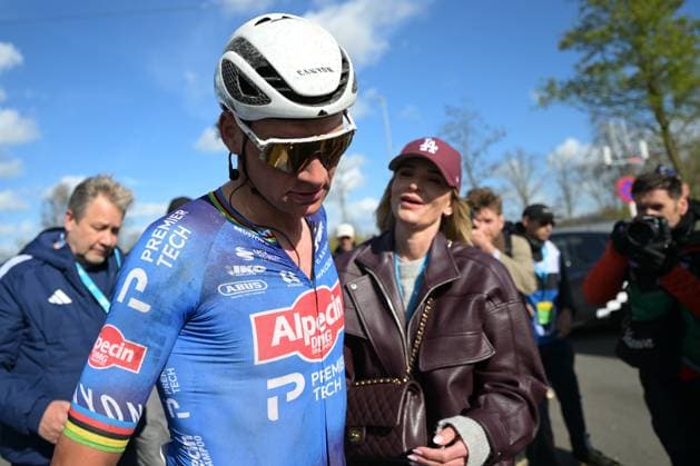Dutch Mathieu van der Poel of Alpecin-Premier Tech pictured with his partner Roxane after the men s race of the Ronde van Vlaanderen Tour des Flandres Tour of Flanders UCI WorldTour one day cycling race, 278 km from Antwerp to Oudenaarde, Sunday 05 April 2026. DAVIDxPINTENS  x169879166x