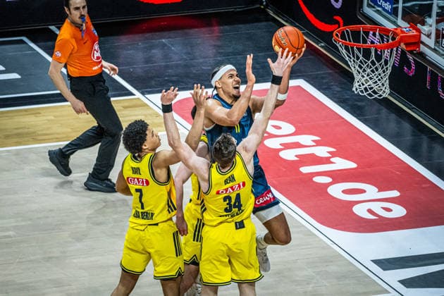 Basketball Berlin 05 04 2026 Season 2025 2026 EasyCredit BBL 1 Bundesliga Men, Men Alba Berlin EWE Baskets Oldenburg Nicholas Tischler Oldenburg, No 11 Justin Bean Alba Berlin, No 34 Jack Kayil Alba Berlin, No 07