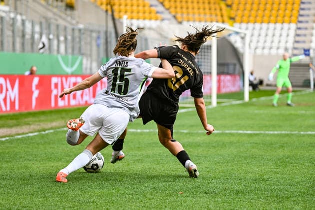 Soccer I Women I Season 2025 2026 I DFB Cup I FC Carl Zeiss Jena VfL Wolfsburg I 05 04 2026 duel Janou Levels 15, VfL Wolfsburg vs Nelly Juckel 31, FC Carl Zeiss Jena Jena Ernst Abbe Sportfeld, ad hoc Arena Thüringen Germany Copyright: xLobeca InesxHähnelx