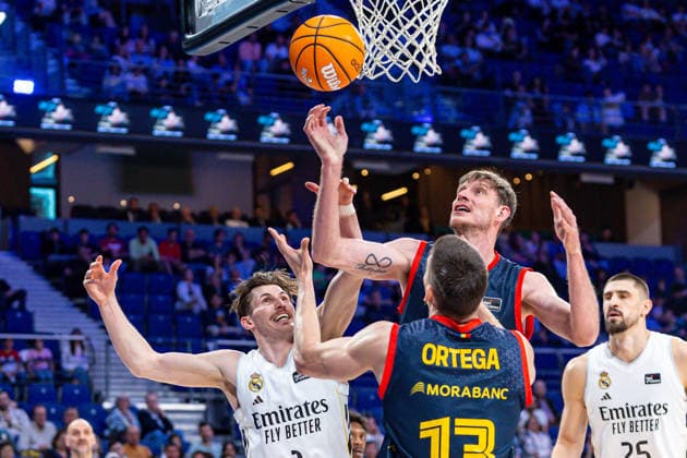 ESP Real Madrid v Morabanc Andorra Liga Endesa David Kramer of Real Madrid and Pustovyi of Andorra during the Liga Endesa match, between Real Madrid and Morabanc Andorra played at Movistar Arena Stadium on April 5, 2026 in Madrid Spain Spain Madrid Spain Basketball Copyright: xAlbaxPachecox xAgenciaxLOFx