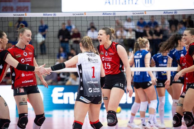 Marta Kamelija Levinska Dresdner SC, 15 , center and team Cheers, joy, shouts of joy at Dresdner SC GER, Allianz MTV Stuttgart Dresdner SC, Volleyball Bundesliga, VBL, 2025 2026 season, playoffs semi-finals, match 1, 05 04 2026 GER, Allianz MTV Stuttgart Dresdner SC, Volleyball Bundesliga, VBL, 2025 2026 season, playoffs semi-finals, match 1, 05 04 2026 Stuttgart Copyright: xSandyxDinkelackerx EP_SDR