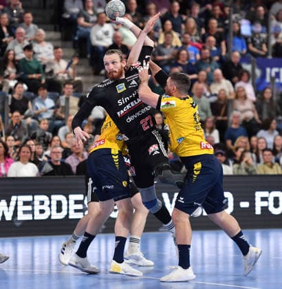 05 04 2026 Handball 1 Bundesliga DAIKIN HBL Season 2025 2026 27 Matchday HC Erlangen Metropolregion Nürnberg HCE Rhein Neckar Löwen OGo xogox Antonio Metzner 27, HC Erlangen HCE Jannik Kohlbacher 80, Rhein Neckar Löwen