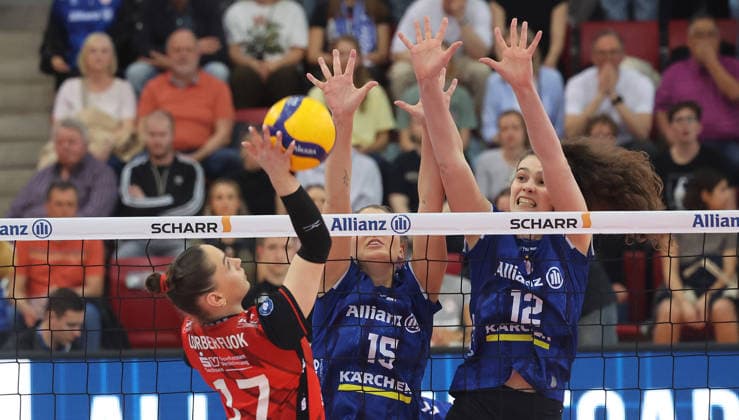 Stuttgart , Bundesliga Volleyball PlayOffs semi-final match 1 , Allianz MTV Stuttgart vs Dresdner SC , from left Lorena Lorber Fijok Dresden Melani Shaffmaster Lucia Varela Stuttgart