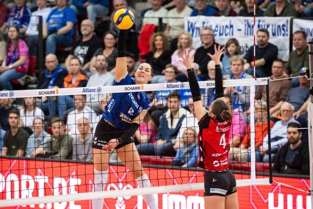Mikala Mogensen Allianz MTV Stuttgart, 16 vs Emma Grome Dresdner SC, 04 GER, Allianz MTV Stuttgart Dresdner SC, Volleyball Bundesliga, VBL, 2025 2026 season, Playoffs semi-finals, match 1, 05 04 2026 GER, Allianz MTV Stuttgart Dresdner SC, Volleyball Bundesliga, VBL, 2025 2026 season, Playoffs semi-finals, match 1, 05 04 2026 Stuttgart Copyright: xSandyxDinkelackerx EP_SDR