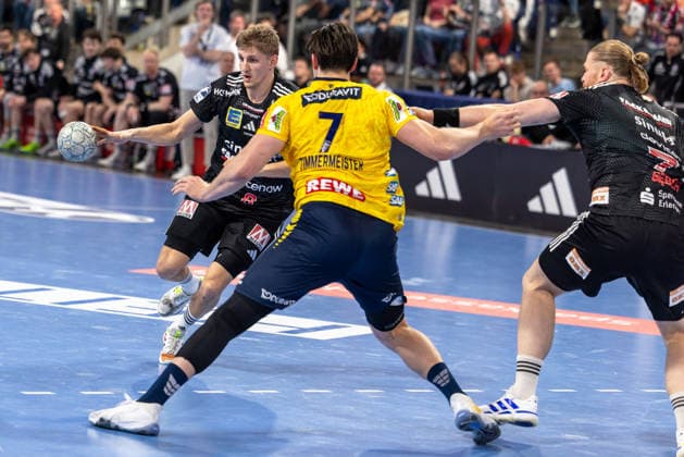 Sander Andreassen Overjordet HC Erlangen, 08 Robert Timmermeister Rhein Neckar Löwen, 07 HC Erlangen vs Rhein Neckar Löwen, Handball, 1 Handball Bundesliga, Season 2025 2026, 28 Matchday, 05 04 2026 HC Erlangen vs Rhein Neckar Löwen, Handball, 1 Handball Bundesliga, Season 2025 2026, 28 Matchday, 05 04 2026 Nuernberg Copyright: xEibner-Pressefoto ArdanxFuessmanx EP_AFN