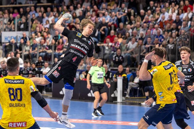 Andri Mar Runarsson HC Erlangen, 04 Sebastian Heymann Rhein Neckar Löwen, 13 HC Erlangen vs Rhein Neckar Löwen, Handball, 1 Handball Bundesliga, Season 2025 2026, 28 Matchday, 05 04 2026 HC Erlangen vs Rhein Neckar Löwen, Handball, 1 Handball Bundesliga, Season 2025 2026, 28 Matchday, 05 04 2026 Nuernberg Copyright: xEibner-Pressefoto ArdanxFuessmanx EP_AFN