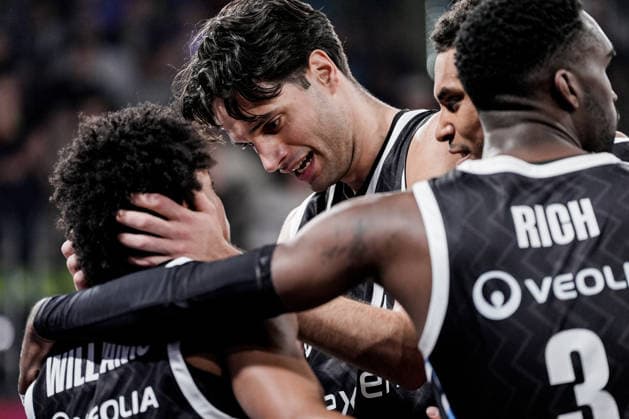 Germany easyCredit BBL, Main Round 2025 26, 28 Matchday Veolia Towers Hamburg vs Frankfurt Skyliners Inselpark Arena Hamburg Joy, emotion, jubilation Ross Williams Veolia Towers Hamburg, 34 , Benedikt Turudic Veolia Towers Hamburg, 44 , Osaro Jürgen Rich, Osaro Juergen Rich Veolia Towers Hamburg, 3 Copyright: xStefanxTrochax