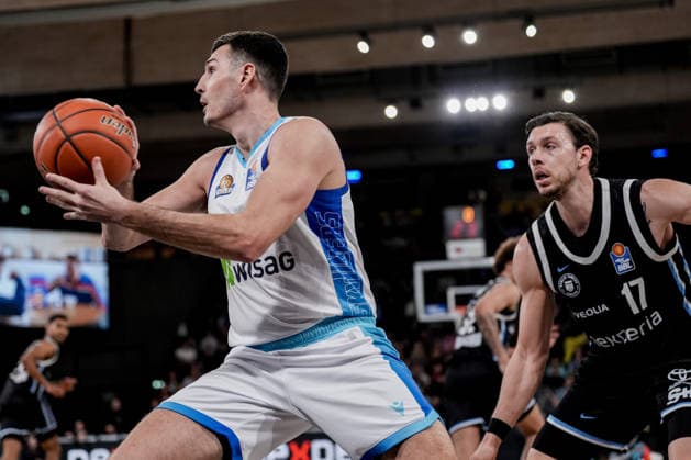Germany easyCredit BBL, Main Round 2025 26, 28 Matchday Veolia Towers Hamburg vs Frankfurt Skyliners Inselpark Arena Hamburg Ryan Hawkins Frankfurt Skyliners, 33 , Jan Niklas Wimberg Veolia Towers Hamburg, 17 Copyright: xStefanxTrochax