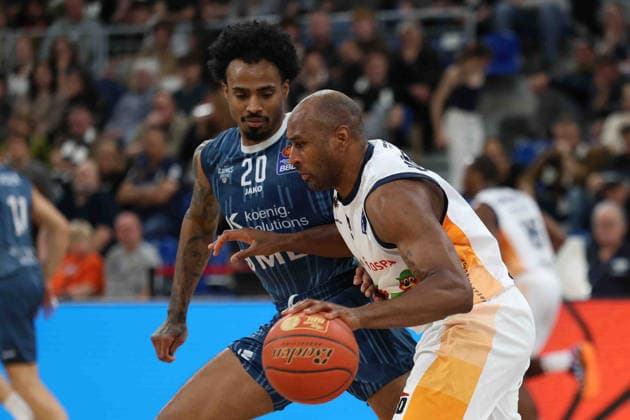 v li Michael Weathers MLP Academics Heidelberg, 20 , DeAndre Lansdowne Rostock Seawolves, 9 GER, MLP Academics Heidelberg vs Rostock Seawolves, Basketball, easycredit Basketball Bundesliga, 28 Matchday, Season, 2025 2026, 05 04 2026 GER, MLP Academics Heidelberg vs Rostock Seawolves, Basketball, easycredit Basketball Bundesliga, 28 Matchday, Season, 2025 2026, 205 04 2026 Heidelberg Copyright: xEibner-Pressefoto JoergxHirschx EP_JHH