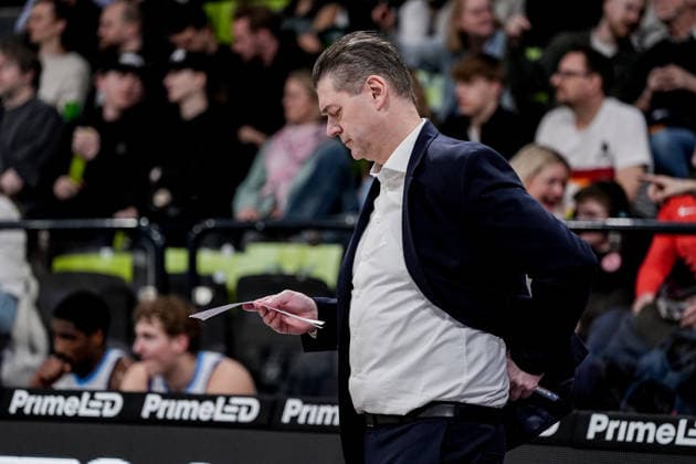 Germany easyCredit BBL, Main Round 2025 26, 28 Matchday Veolia Towers Hamburg vs Frankfurt Skyliners Inselpark Arena Hamburg Klaus Perwas Frankfurt Skyliners, Head Coach Copyright: xStefanxTrochax