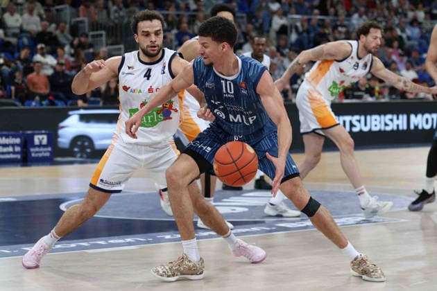 v li in duel, Elias Baggette Rostock Seawolves, 4 , Samuell Williamson MLP Academics Heidelberg, 10 GER, MLP Academics Heidelberg vs Rostock Seawolves, Basketball, easycredit Basketball Bundesliga, 28 Matchday, Season, 2025 2026, 05 04 2026 GER, MLP Academics Heidelberg vs Rostock Seawolves, Basketball, easycredit Basketball Bundesliga, 28 Matchday, Season, 2025 2026, 205 04 2026 Heidelberg Copyright: xEibner-Pressefoto JoergxHirschx EP_JHH
