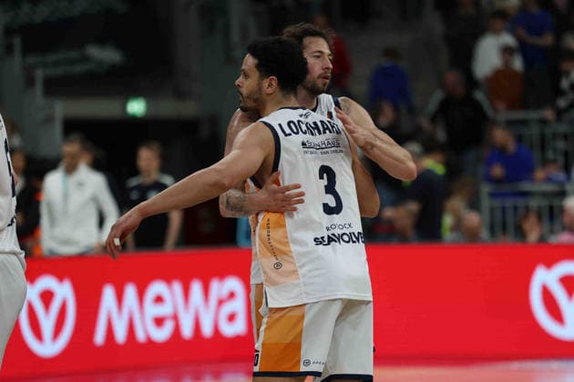 Joy after the end of the game Sid Marlon Theis Rostock Seawolves, 19 Dominic Lockhart Rostock Seawolves, 3 GER, MLP Academics Heidelberg vs Rostock Seawolves, Basketball, easycredit Basketball Bundesliga, 28 Matchday, Season, 2025 2026, 05 04 2026 GER, MLP Academics Heidelberg vs Rostock Seawolves, Basketball, easycredit Basketball Bundesliga, 28 Matchday, Season, 2025 2026, 205 04 2026 Heidelberg Copyright: xEibner-Pressefoto JoergxHirschx EP_JHH