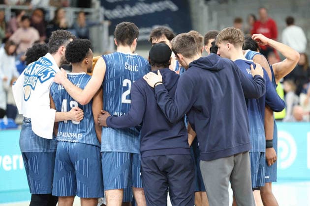 The players from MLP Academics Heidelberg form a team circle to close ranks after losing the game GER, MLP Academics Heidelberg vs Rostock Seawolves, Basketball, easycredit Basketball Bundesliga, 28 Matchday, Season, 2025 2026, 05 04 2026 GER, MLP Academics Heidelberg vs Rostock Seawolves, Basketball, easycredit Basketball Bundesliga, 28 Matchday, Season, 2025 2026, 205 04 2026 Heidelberg Copyright: xEibner-Pressefoto JoergxHirschx EP_JHH