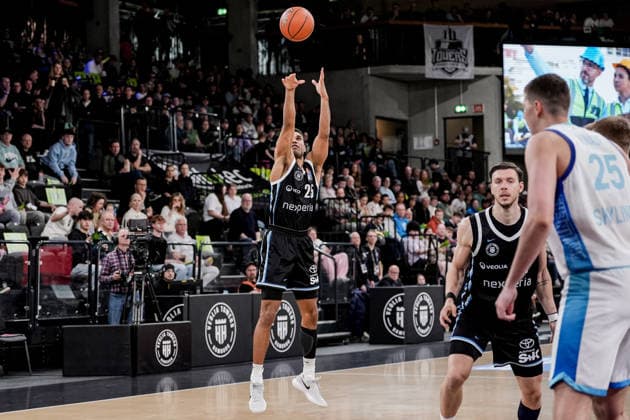Germany easyCredit BBL, Main Round 2025 26, 28 Matchday Veolia Towers Hamburg vs Frankfurt Skyliners Inselpark Arena Hamburg Ross Williams Veolia Towers Hamburg, 34 , Three-point shot, three-pointer Copyright: xStefanxTrochax