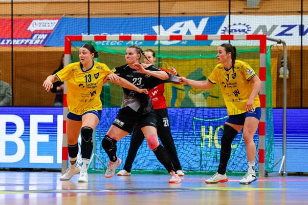 Laura Sophie Klocke HC Leipzig, 13 and Lara Seidel HC Leipzig, 03 defend against Jasmin Eckart HC Roedertal, 23 , duel, duel, fight , HC Leipzig vs HC Roedertal, Handball, 2 Alsco Handball Bundesliga Women, 05 Matchday, Season 2025 2026, 05 04 2026, HC Leipzig vs HC Roedertal, Handball, 2 Alsco Handball Bundesliga Women, 05 Matchday, Season 2025 2026, 05 04 2026 Leipzig Copyright: xEibner-Pressefoto LauraxRoemerx EP_LRR