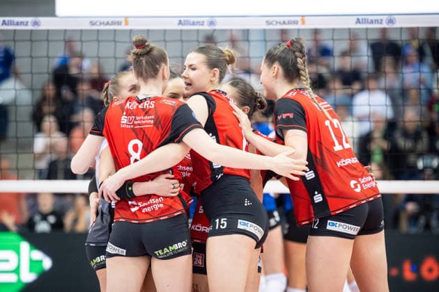 Marta Kamelija Levinska Dresdner SC, 15 , center and team, team circle, team spirit GER, Allianz MTV Stuttgart Dresdner SC, Volleyball Bundesliga, VBL, 2025 2026 season, playoffs semi-finals, match 1, 05 04 2026 GER, Allianz MTV Stuttgart Dresdner SC, Volleyball Bundesliga, VBL, 2025 2026 season, playoffs semi-finals, match 1, 05 04 2026 Stuttgart Copyright: xSandyxDinkelackerx EP_SDR