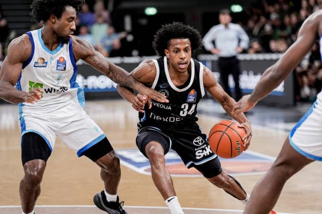 Germany easyCredit BBL, Main Round 2025 26, 28 Matchday Veolia Towers Hamburg vs Frankfurt Skyliners Inselpark Arena Hamburg Ross Williams Veolia Towers Hamburg, 34 , Isaiah Swope Frankfurt Skyliners, 1 Copyright: xStefanxTrochax