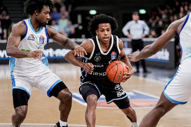 Germany easyCredit BBL, Main Round 2025 26, 28 Matchday Veolia Towers Hamburg vs Frankfurt Skyliners Inselpark Arena Hamburg Ross Williams Veolia Towers Hamburg, 34 , Isaiah Swope Frankfurt Skyliners, 1 Copyright: xStefanxTrochax