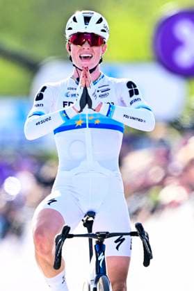 Ronde van Vlaanderen Women 2026 Cycling Race OUDENAARDE, BELGIUM - APRIL 05 : Vollering Demi (NED) of FDJ United - SUEZ celebrating her victory during the 23rd edition of Ronde van Vlaanderen Women an UCI Women s World Tour 1.WWT one day cycling road race for Women Elite of 164 km with start in Oudenaarde and finish in Oudenaarde on April 5, 2026 in Oudenaarde, Belgium, 05 04 2026 Oudenaarde Belgium  Copyright: xPeterxDexVoechtx