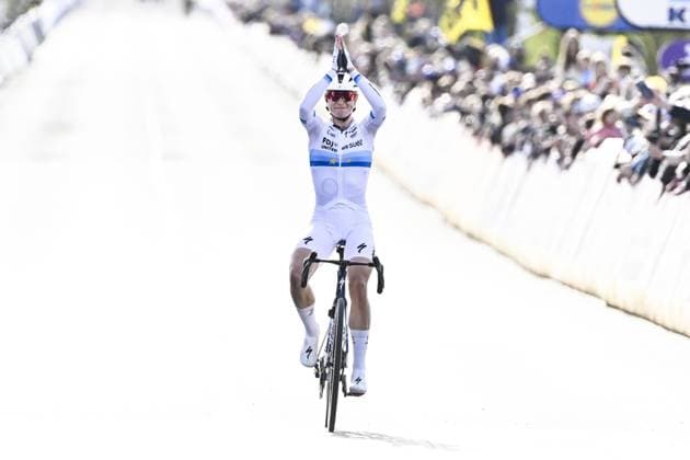 Dutch Demi Vollering of FDJ United-Suez celebrates as she crosses the finish line to win the women s race of the Ronde van Vlaanderen Tour des Flandres Tour of Flanders UCI WorldTour one day cycling race, 164,1 km with start and finish in Oudenaarde, Sunday 05 April 2026. ERICxLALMAND  x169887982x